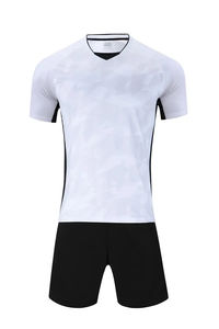 ชุดฟุตบอลชายแบบกำหนดเอง เสื้อฟุตบอล 100% โพลีเอสเตอร์ สไตล์ฤดูหนาว กางเกงขาสั้นสำหรับฝึกซ้อม Maan Wears OEM - Product Image 2