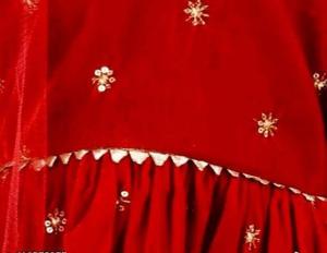 Velours exclusif avec des paillettes Work Kids Kurti Pant et Dupatta Fabricant et fournisseur de l'Inde au taux le plus bas - Product Image 5