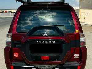 PAJERO 4.5L V6 d'occasion 2022-2023, berline à conduite à gauche avec transmission intégrale, intérieur en cuir foncé Aspire, transmission automatique - Product Image 4