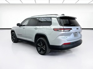 Jeep Grand Cherokee L Altitude SUV 2022 Usado (LHD/RHD) con Asientos de Cuero y Transmisión Automática en Venta - Product Image 3