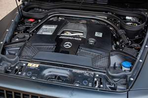 G63 2021 ~11,000 Millas, Motor V8 Biturbo, Tracción en las Cuatro Ruedas, Diseño Night Black Magno - Product Image 4