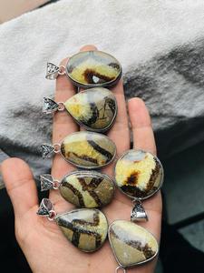 Colgante de cuarzo rosa con gema hecha a medida, en varios tamaños, adecuado para diseñadores de joyería y tiendas de accesorios de moda - Product Image 6