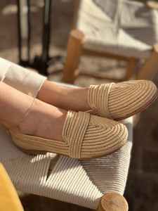 Vente en gros de pantoufles et sandales marocaines en raphia faites à la main, chaussures tissées écologiques pour femmes et hommes, fournisseur direct de commandes en gros - Product Image 3