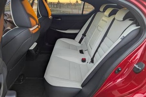 Lexus IS 500 Turbo RWD Sport Performance Premium 2023, faible kilométrage, prix abordable, en stock, prêt à être expédié - Product Image 6