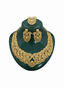 Collar de Mujer de Alta Venta, Chapado en Oro de 24K, Brillante y Elegante, Diseñado para Complementar Looks Modernos y Tradicionales - Product Image 5