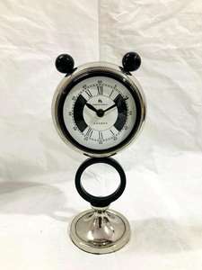 Horloge de table moderne en métal avec base en anneau élégant et cadran romain pour la décoration de la maison du bureau ou de la table de luxe - Product Image 3