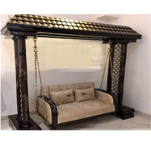 Balançoire en bois sculpté à la main, jouet élégant pour intérieur de maison, Look moderne, pour salon, brillant, sculpté à la main - Product Image 1