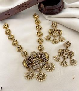 Ethereal Glow Kundan Set Celestial Radiance Necklace Regal Majesty Kundan Gargantilla para mujeres y niñas para ocasiones especiales - Product Image 1