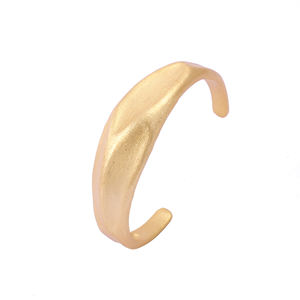 Diseño martillado Simple abierto Ajustable chapado en oro Material de latón Lingote irregular Brazalete geométrico El Joyero BA-374 Unisex 3 - Product Image 2