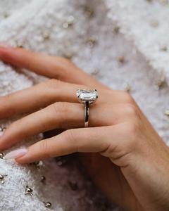 11x9mm Allongé Coussin Coupe Moissanite Bague de Fiançailles avec Pave Band dans Quatre Prong Setting | Mariage De Mariée Fine Jewelry - Product Image 2