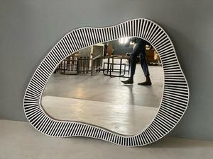 กระจกติดผนังรูปโค้งแบบไม่สมมาตรขอบโค้งสไตล์โมเดิร์นเดคโคโลหะหรูหราออกแบบได้ตามต้องการสำหรับตกแต่งบ้าน - Product Image 4