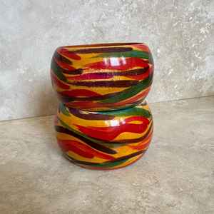 Brazaletes de resina hechos a mano con un hermoso material incrustado flores secas, perlas, purpurina, piedras, disponibles en varios colores - Product Image 3