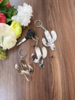Nouveau porte-clés en cuir de vachette style unique, porte-clés en cuir de vachette motif sapin de Noël, porte-clés élégants, véritable porte-clés