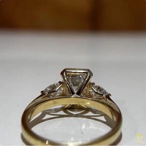 Bague de fiançailles solitaire émeraude style vintage de laboratoire Cadeau de mariage et d'anniversaire intemporel pour les femmes pour les fêtes - Product Image 3