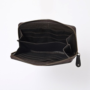 Trending Pink Sprinkle Vino Cartera de mano de piel de vaca con bordado de cuentas de diamantes de imitación Bolsa de metal para tarjeteros Pasaporte - Product Image 6