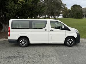 Toyota Hiace Z-R 2020 Usada, Volante a la Derecha - Product Image 5