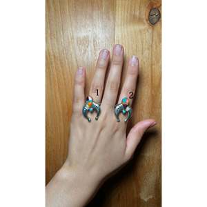 Bague ajustable multi-pierres fabriquée par des artisans Navajo, bijou culturel de collection en argent sterling - Product Image 6