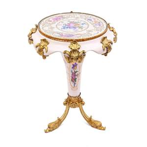 Table d'appoint ronde de luxe avec plateau en porcelaine peint à la main et accents en laiton doré orné pour la décoration du salon de la maison - Product Image 1