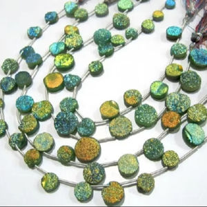 Cuentas de Briolette Druzy verde de ágata recubierta de Titanio Natural, hebra larga de 10 pulgadas para fabricación de joyas, Material de piedra - Product Image 1