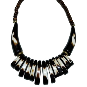 Collier pendentif en perles de résine pour femmes dernière conception colliers de perles toutes couleurs Style mignon avec corne pour la fête fabriquée en Inde - Product Image 1