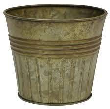 Jardinière en métal galvanisé de style ferme avec poignées intégrées pour un transport facile et une charmante utilisation de décor vintage - Product Image 5