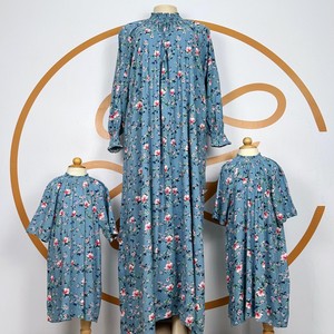 Robes décontractées de qualité supérieure pour mère et fille, style quotidien, maxi, en rayonne, col en V, manches longues, taille élastique, imprimé floral - Product Image 2
