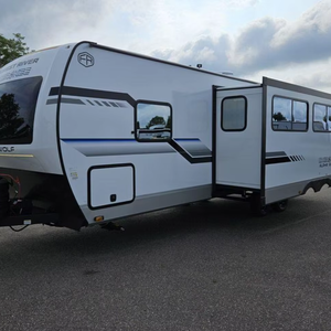 Venta al por Mayor de Remolques de Viaje Ligeros e Impermeables Forest River Alpha Wolf 26DBH-L 2024 2023 para Campamento - Product Image 1