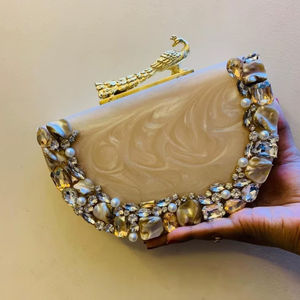 Pochette en résine perlée en forme de D travail de pierre lourde Imitation perle plaqué or solide Vintage papillon breloque sac mariage des femmes - Product Image 1