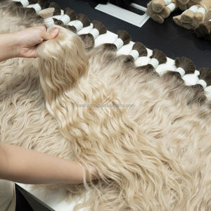 Paquetes de cabello ondulado Rubio natural a granel para mujeres, vendedores de cabello crudo alineados con cutícula - Product Image 1