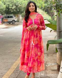 Hermoso Salwar Kameez con Corte Alia y Dupatta, Ropa Moderna para Fiestas, Confeccionado con Georgette - Product Image 3