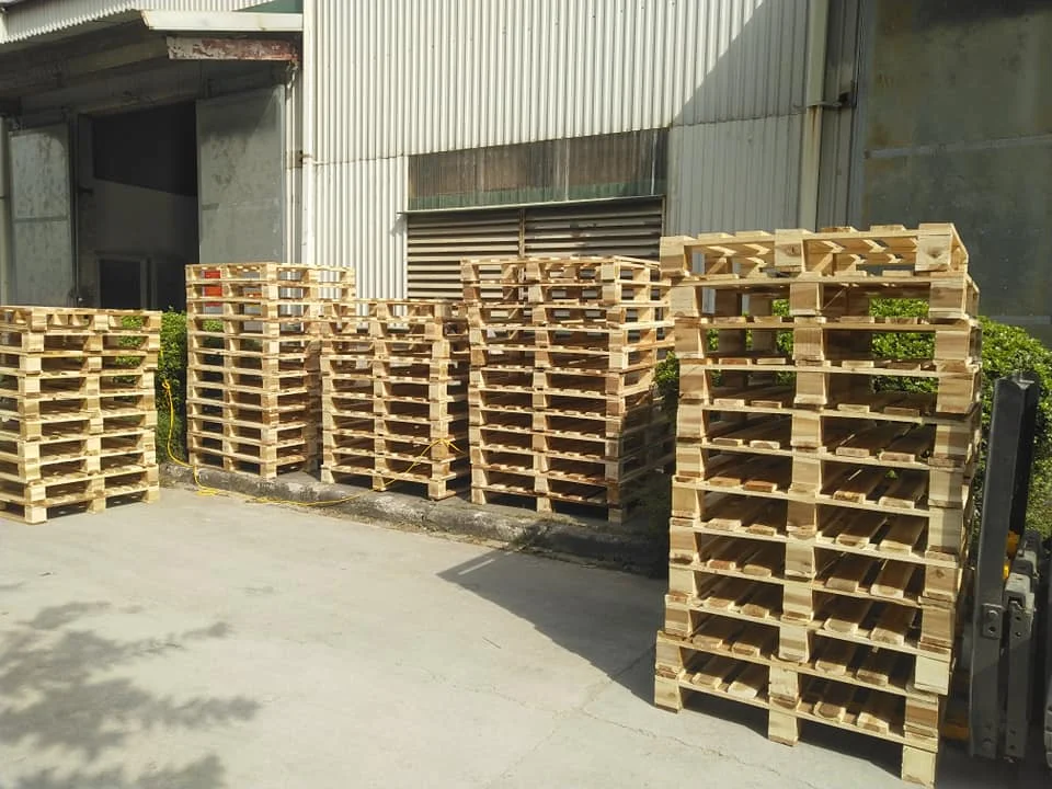 Wood pallet 4-ways meet EU and EPAL standard for logistic transport with customize specification from SAFIMEX 2022