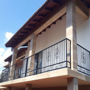 Garde-corps de balcon en fer robuste avec design décoratif et finition enduite de poudre fabriquée par un fournisseur vietnamien pour la sécurité en extérieur - Product Image 6