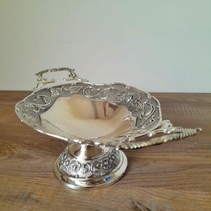 Elegante Tazón para Servir con Acabado Plateado, Vajilla Decorativa de Lujo, Regalo Ideal para Familiares, Amigos y Eventos Especiales - Product Image 1