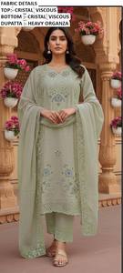 Rafraîchissez votre garde-robe sans effort, célébrez la fusion de la tradition et de la tendance, cette collection de salwar kameez en coton la plus élégante de la saison. - Product Image 4