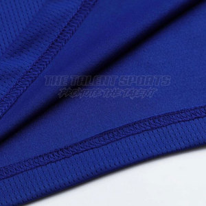 Tenue de basketball d'été respirante prête pour le match avec panneaux en maille aérée, coupe athlétique, design sans manches pour les sports d'équipe - Product Image 5