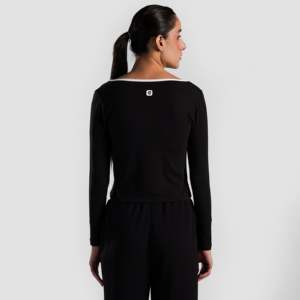 Haut court en maille noire respirant et confortable, modèle Lean in Tee - Product Image 2