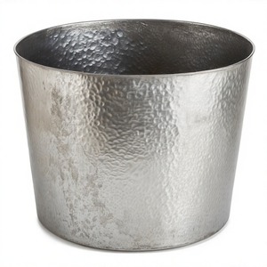 Pure Hammer Glow Pot con marco plateado ancho y textura rica diseñada para casas de diseño o piezas de regalo - Product Image 2