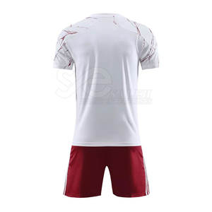 Uniforme de fútbol personalizado para hombres con nuevo diseño, conjuntos de equipos personalizados hechos en Pakistán - Product Image 2