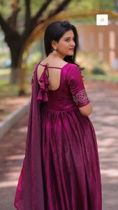 Le nouveau lancement d'aujourd'hui Anarkali en soie vitreuse intemporelle avec un élégant travail floral de Khatli - Product Image 5