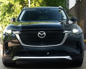 Noir d'occasion 2024 Mazda CX-90 3.3 Turbo Premium AWD avec roues en alliage système de navigation de siège en cuir toit ouvrant de troisième rangée - Product Image 1