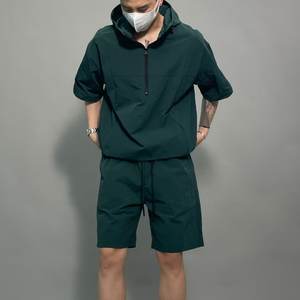 ชุดทำงานผู้ชายสองชิ้นแฟชั่นฤดูร้อน เสื้อฮู้ดสีพื้น กางเกงขาสั้น ชุดลำลองอเนกประสงค์ ทรงหลวม ซิป สวมใส่สบาย ทันสมัย - Product Image 6