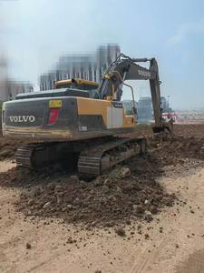 Excavatrice hydraulique Volvo EC200 d'occasion, modèle 2020, capacité de 20 tonnes, bonnes performances, moteur d'origine importé, en bon état mécanique - Product Image 3