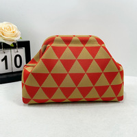 Pochette de soirée tendance en tricot géométrique style designer, sac à main chic à motif triangulaire tissé pour femme
