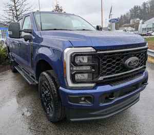 Ford Super Duty F-350 SRW LA-RIAT 2026, Camioneta de Cabina Doble 4x4, Ruedas de 18 Pulgadas, Cuero y Techo Solar Panorámico Disponible - Product Image 1