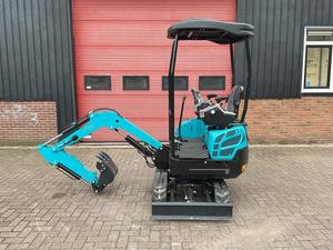 Livraison gratuite  KV15 Mini-excavatrice de 1,5 tonne |   12 HP Diesel |   Profondeur de creusement de 1,65 m |   Rotation à 360° |   Largeur de 920 mm |   Seau de 400 mm - Product Image 2