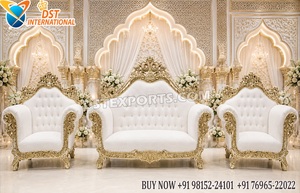 Conjunto de sofás para recepción de boda Golden Grandeur, conjunto de sofás para boda india en blanco y dorado, sofá de madera de lujo estilo Maharaja, Reino Unido. - Product Image 3