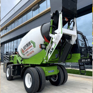 خلاطات خرسانة ذاتية التحميل بسعات 1م3 و2م3 و3م3 و4م3 و5م3 و6م3، آلات خلط أسمنت محمولة تعمل بالديزل لمواقع البناء - Product Image 1