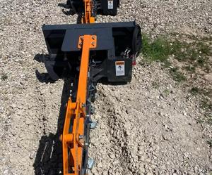 Trencher abordable pour mini-chargeuses NEUF NON UTILISÉ 8 POUCES DE LARGUEUR DE TRENCHAGE 48 POUCES DE PROFONDEUR TARIÈRE DE DÉGAGEMENT - Product Image 1