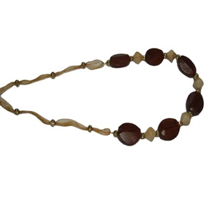 Bijoux fins de luxe Colliers en acier inoxydable pendants de fleurs minimalistes pour les looks de mariée - Product Image 4