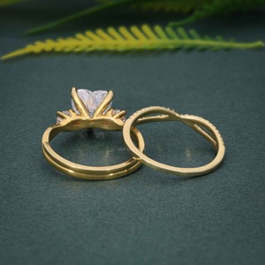 Anillos de Boda de Oro de 14k con Diamantes Cultivados en Laboratorio con Certificación IGI, Corte Corazón Infinito de Tres Piedras, Estilo Popular a Bajo Precio - Product Image 6